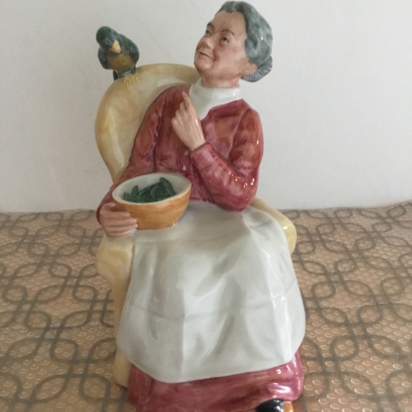 Royal Doulton Figurine Pretty Polly HN 2768 - Picture 7 of 7